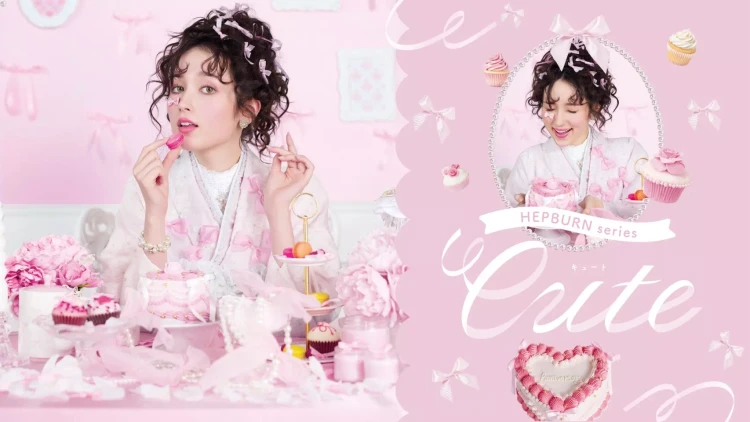 TKAZEN姫路店のTKAZENオリジナル振袖。ラメ生地に花レースとオーガンジーを重ねた三層構造のガーリでキュートな振袖。リボンコーデが可愛い成人式振袖。