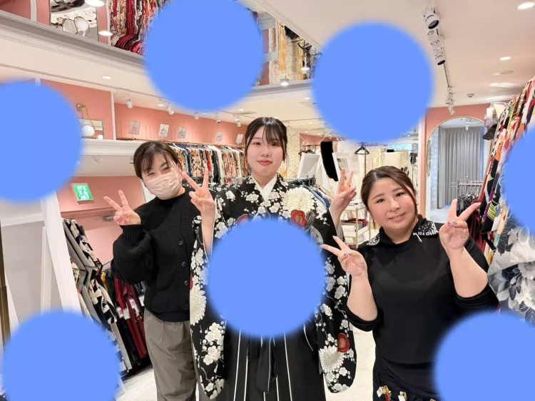 TAKAZEN姫路店(姫路市)で卒業袴をレンタル。黒のシックなコーデでとってもかっこいい袴。