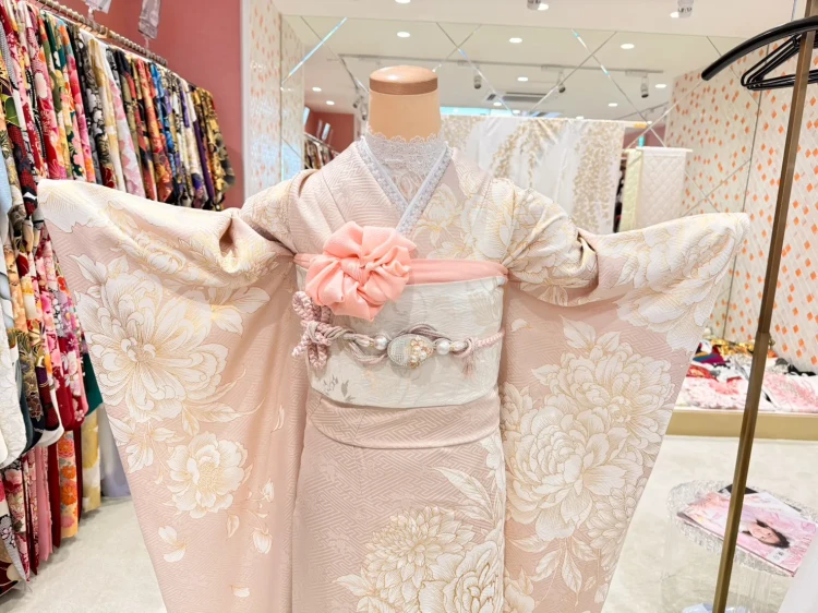 くすみピンクの牡丹柄が上品な成人式振袖デザイン｜姫路・加古川で人気の振袖