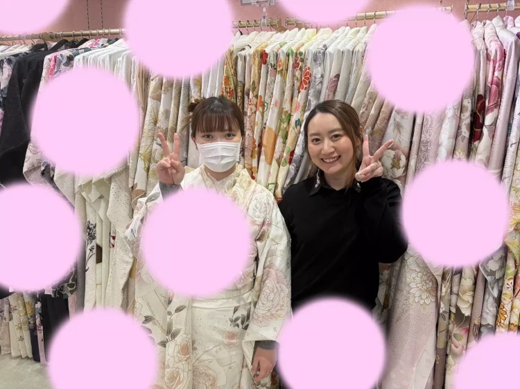 白×ピンクのコーディネートがガーリーでカワイイTAKAZENオリジナル振袖