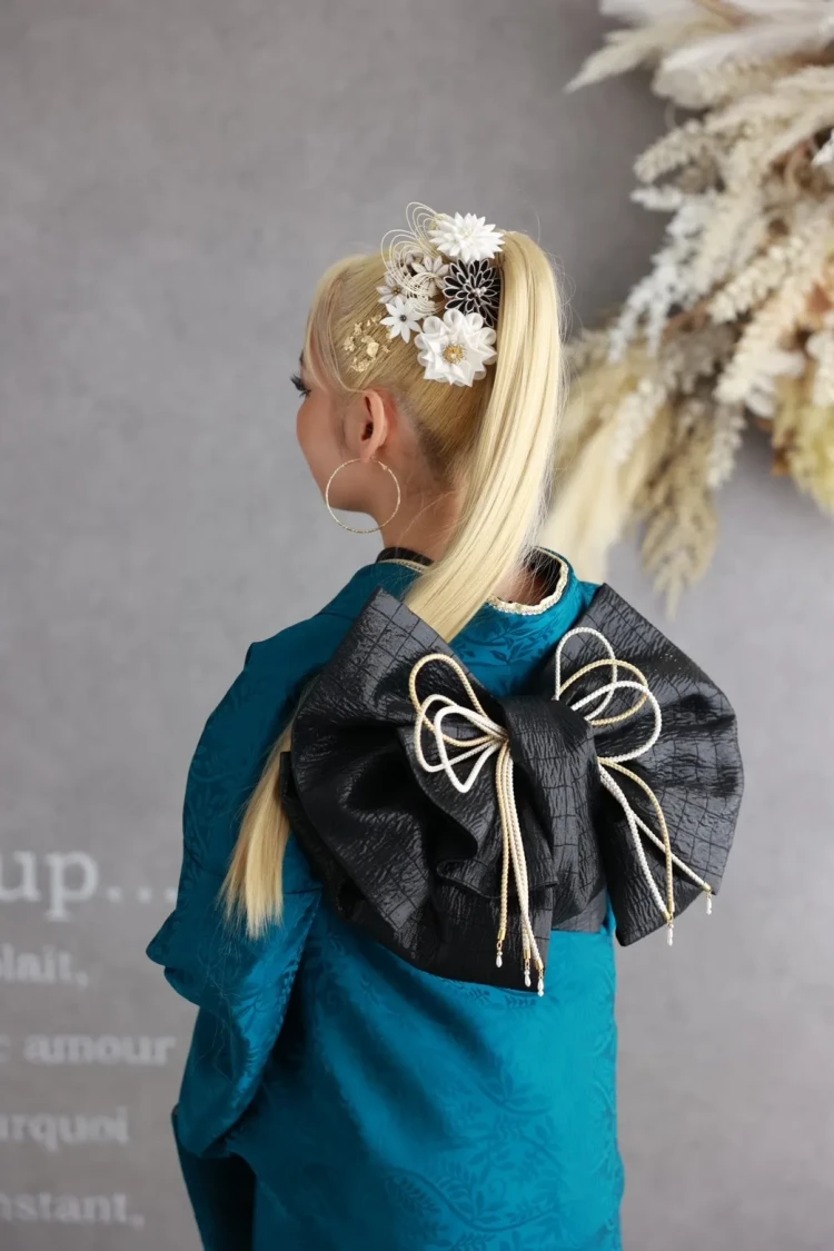 TAKAZEN橿原店のヴィンテージ振袖をご着用頂いてるお客様のヘアスタイル