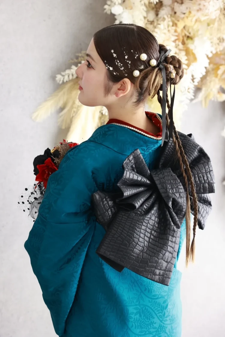 TAKAZEN橿原店のヴィンテージ振袖をご着用頂いてるお客様のヘアスタイル