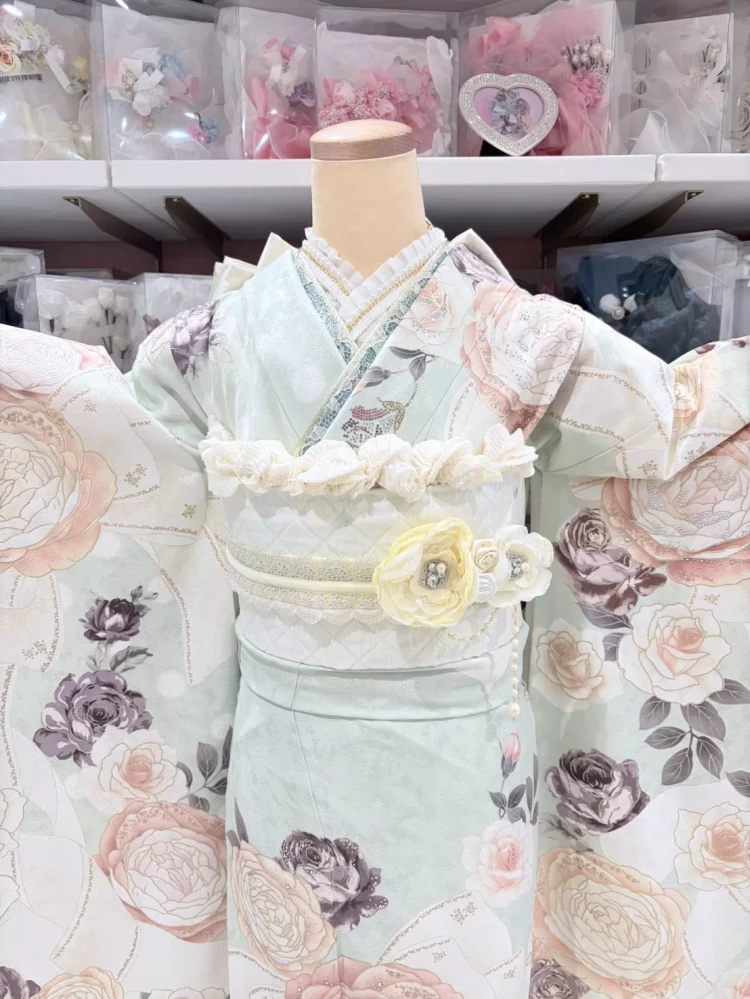 TAKAZEN姫路店のミントグリーン振袖。ローズ柄とドット柄が可愛いTAKAZENオリジナルの成人式振袖。