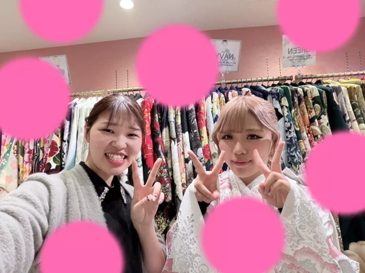 津山市で2028年成人でTAKAZEN姫路店でピンク×白シルバーのMODEのキラキラのお振袖に決まった姫ちゃん。
