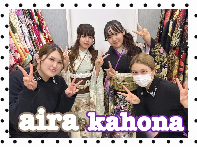 TAKAZEN橿原店にご来店頂いたご親戚様同士でお振袖をご着用頂いている様子