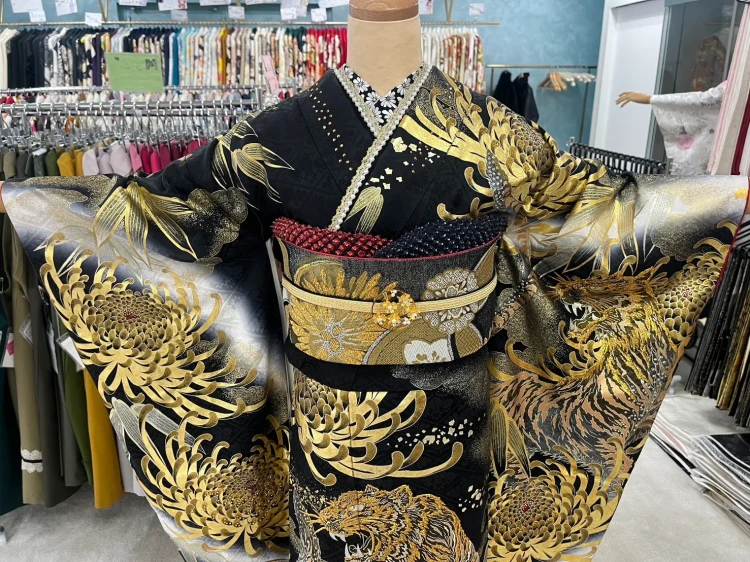 TAKAZENオリジナルのジャパンモード虎柄のお振袖のご紹介