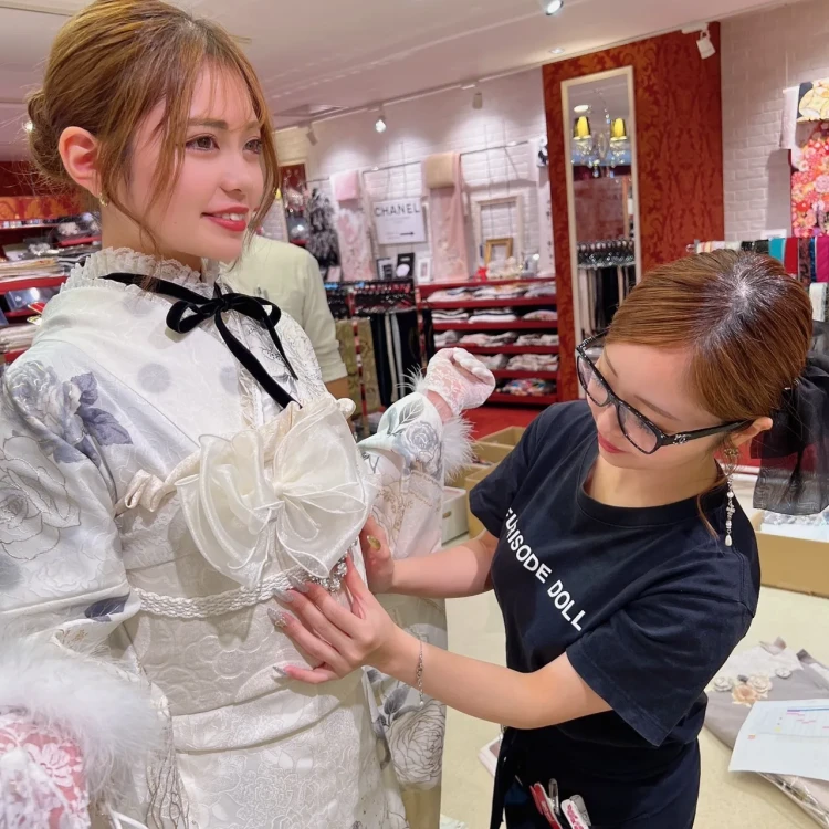 多くの女の子から“憧れの振袖ブランド”として人気を集めているタカゼンの説明