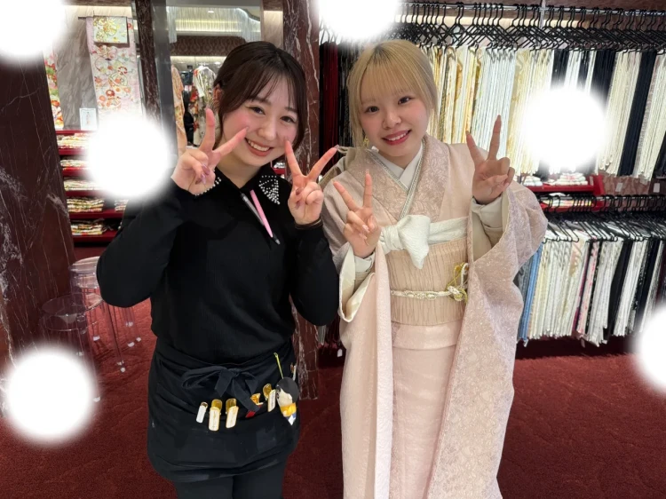 TAKAZEN東京表参道店Flagshipでくすみカラーのピンクのお振袖を成人式レンタルでご契約いただいたお客様の紹介