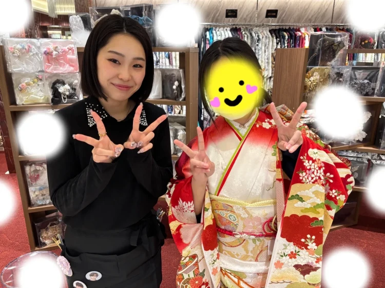 TAKAZEN東京表参道店Flagshipで赤の吉澤織物の古典柄振袖をご試着頂いたお客様のご紹介