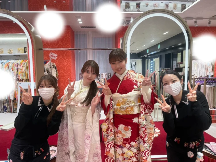 【大阪・梅田で成人式振袖をお探しの方】♡17日　大阪梅田でお友達同士で華やかなお振袖姫ちゃん♡TAKAZEN大阪梅田本店♡