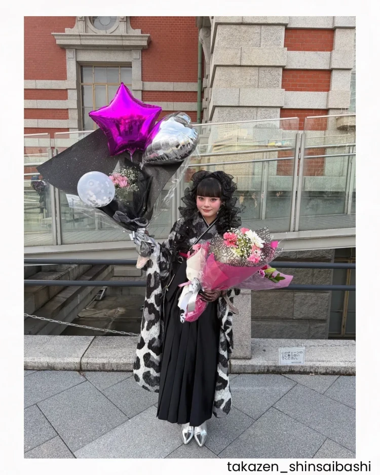 タカゼン心斎橋店お客様の卒業式袴写真ヒョウ柄中振袖レザー袴