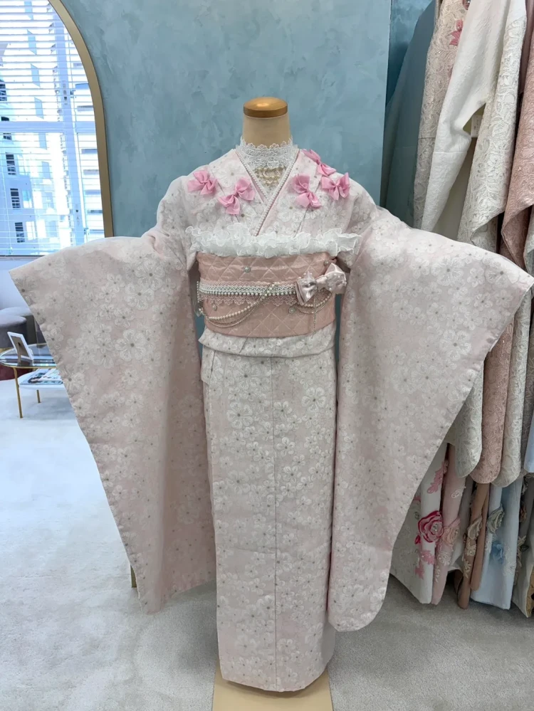TAKAZENオリジナルキュートガーリーピンク色のお振袖のご紹介