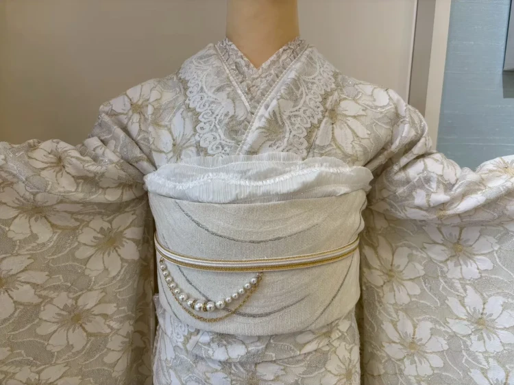 大阪堺市で成人式のレンタルできる総レースでお得な安カワ振袖のコーディネート