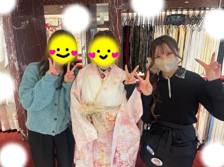 TAKAZEN東京表参道店Flagshipでプレミアム古典で関芳のピンクのお振袖をレンタルでご契約いただいたお客様の紹介
