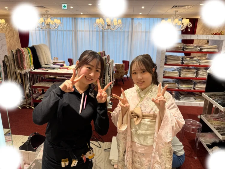 TAKAZEN東京表参道店Flagshipでピンク色のキラキラコスメの振袖をご契約いただいたお客様の紹介