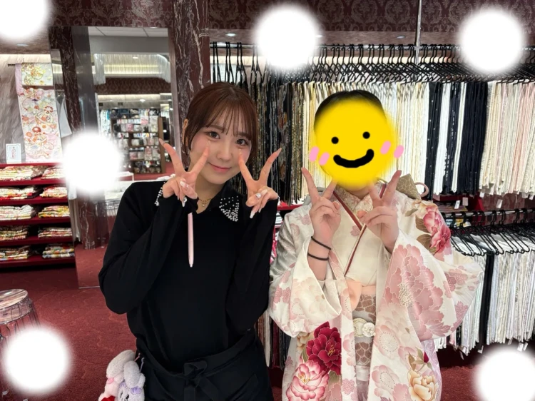 TAKAZEN東京表参道店Flagshipでピンク色や白色のくすみ古典、花柄の振袖をご契約いただいたお客様の紹介