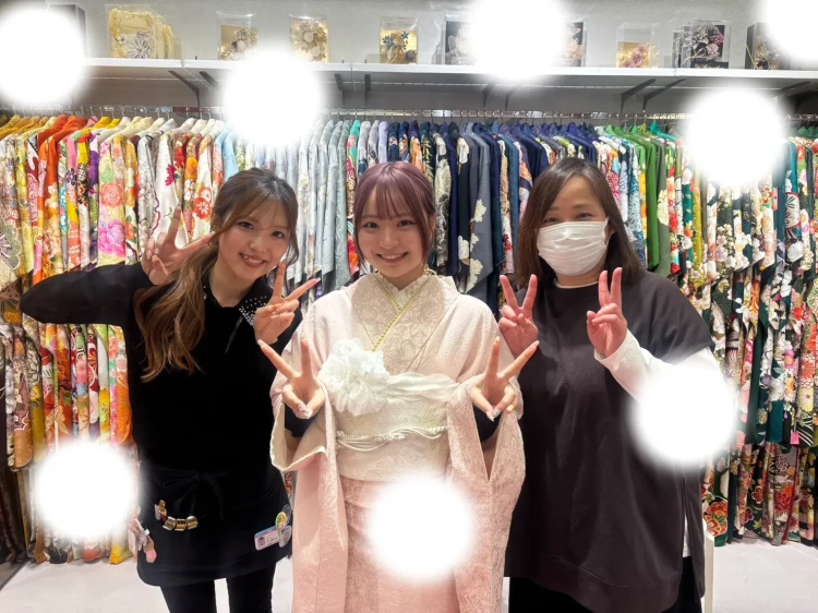 大阪梅田でピンク色のかわいいくすみカラー振袖