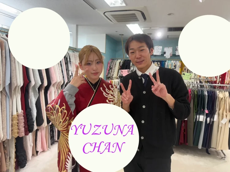古典柄赤ベースのお振袖の素敵なコーディネートで決まった2028年成人姫ちゃんをご紹介