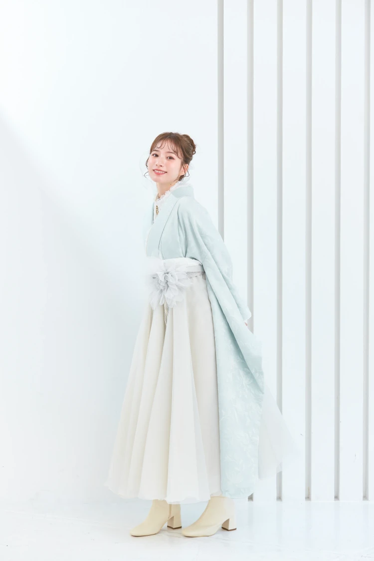 卒業式袴　ブーツを合わせたコーデ　イマドキデザイン