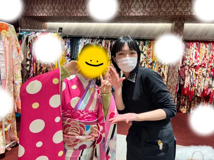 TAKAZEN東京表参道店Flagshipでピンクのレトロポップのお振袖を成人式レンタルでご契約いただいたお客様の紹介