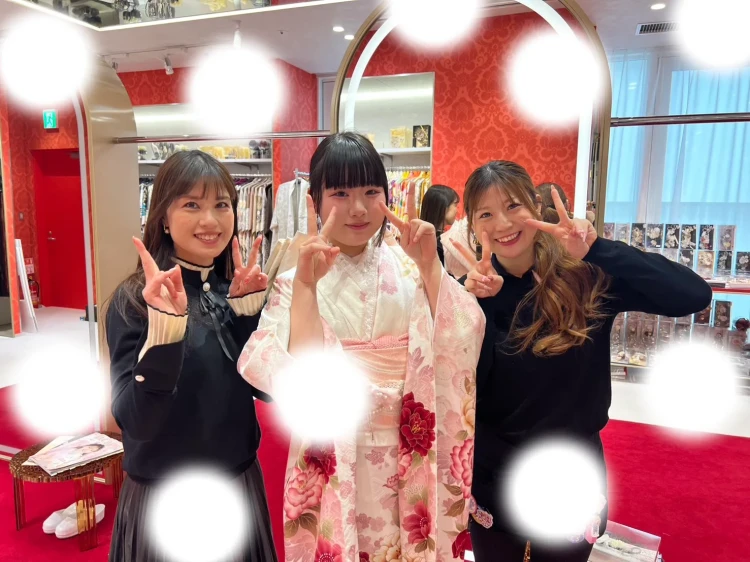 ピンク色のかわいいくすみカラー振袖