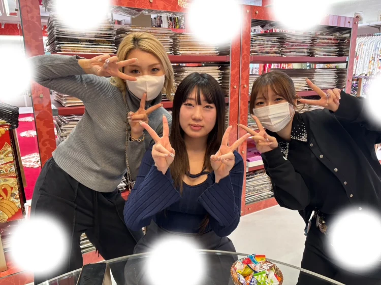 大阪梅田でキラキラピンクのとってもイマドキでかわいい振袖をレンタルされたお客様