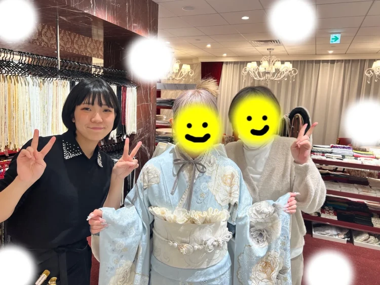 TAKAZEN東京表参道店Flagshipで水色のヘップバーンのお振袖でのフォトプランをご契約いただいたお客様の紹介