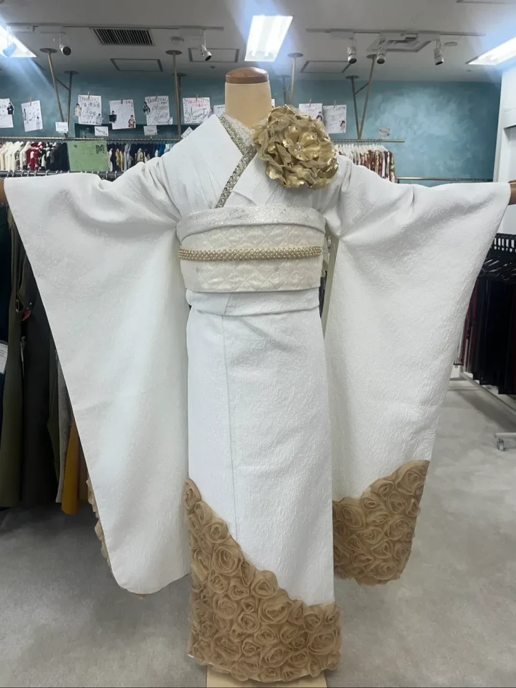 振袖レンタル 成人式 なんば 心斎橋 天王寺 大阪 人気タカゼン心斎橋店 TAKAZENオリジナルヘップバーンローズ最新作ヘップバーンローズ 白金/ゴールド 薔薇 立体花 最先端 エレガント きれいめ レースインナー ゴージャス 周防ジゼル