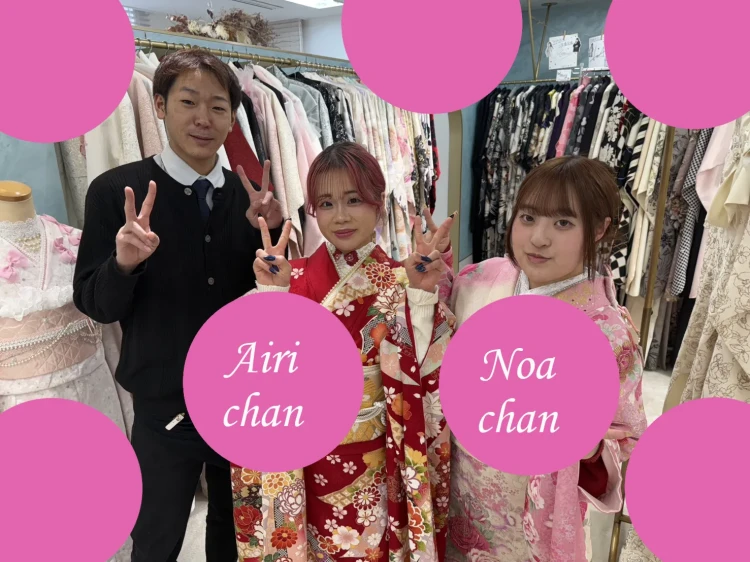 赤の古典柄振袖とピンク×白振袖のお客様のコーディネート写真