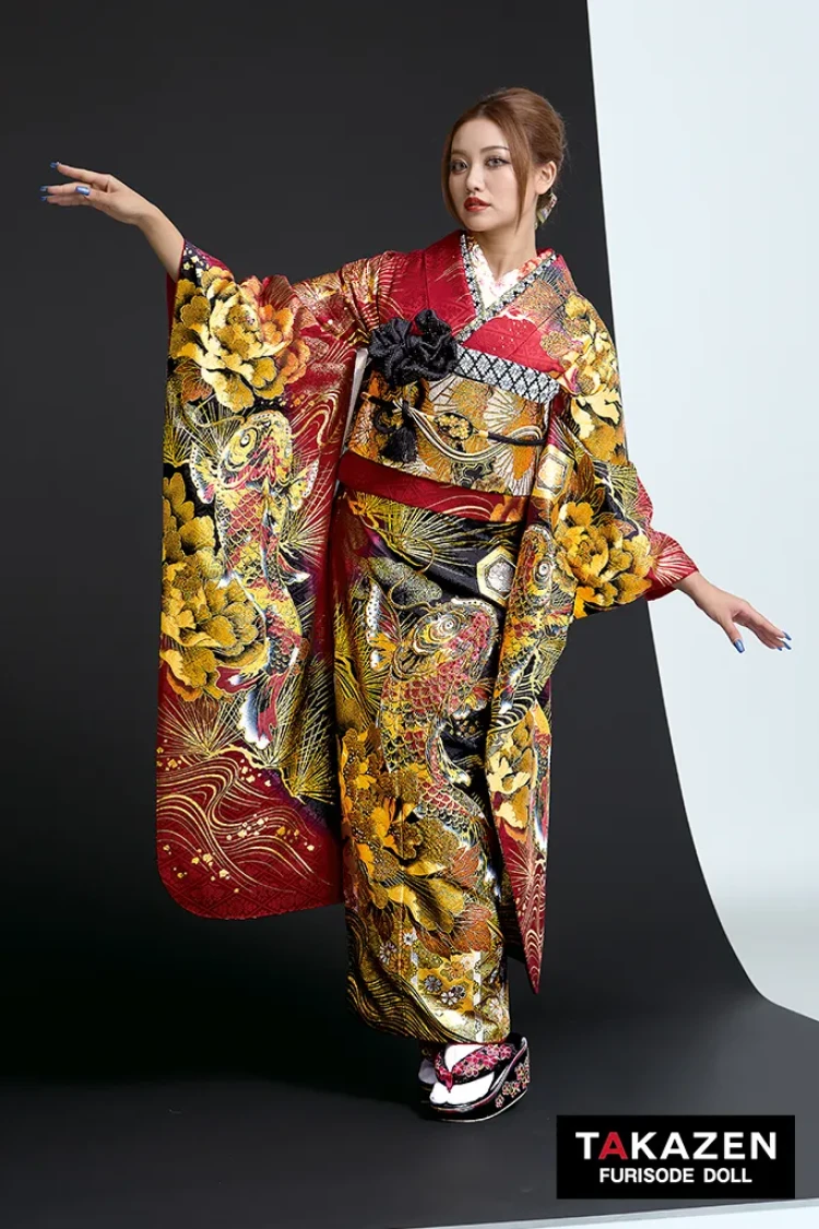 赤ベースでゴールドのギラギラした鯉をモチーフにしたお振袖