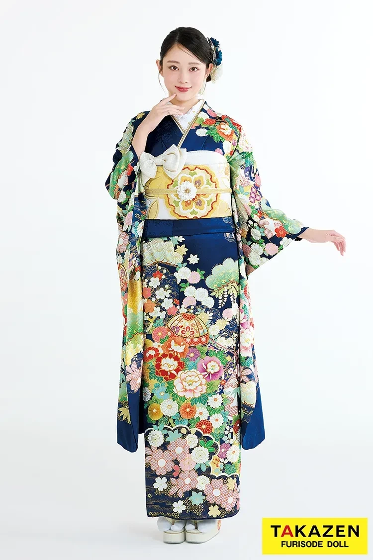 TAKAZEN東京表参道店Flagshipでお取り扱いのある振袖のご紹介。紺色で上品なお振袖