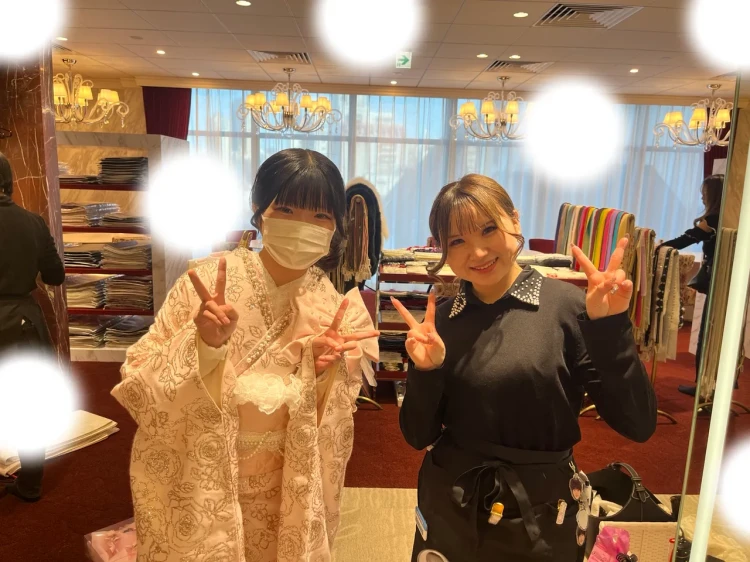 TAKAZEN東京表参道店Flagshipでピンクのキラキラシュシュの振袖をご契約いただいたお客様の紹介