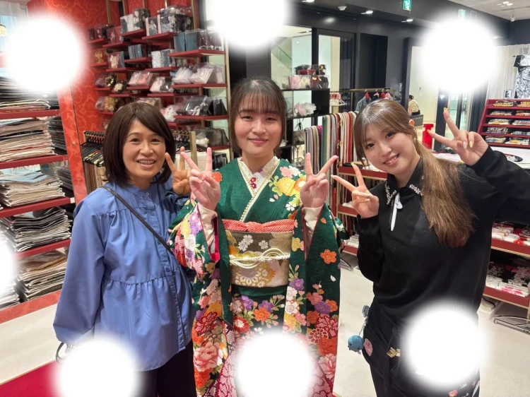 大阪梅田で成人式のお振袖探しはTAKAZEN　古典柄・安いお振袖はTAKAZEN大阪梅田本店