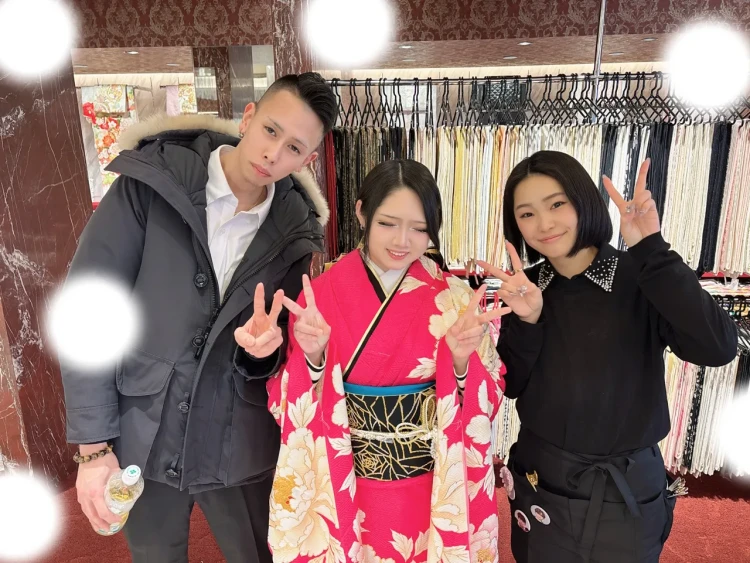 TAKAZEN東京表参道店Flagshipでピンク色、白色の古典、お花柄の振袖をご契約いただいたお客様の紹介