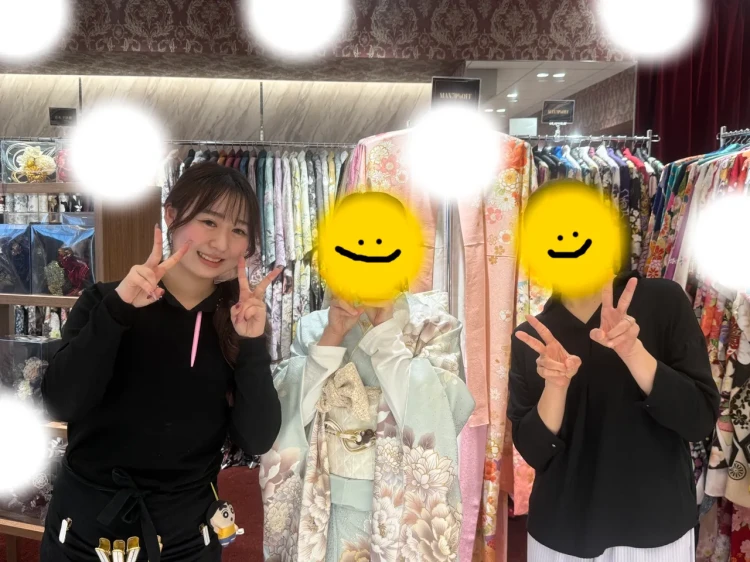 TAKAZEN東京表参道店Flagshipでくすみカラーの水色古典のお振袖をご契約いただいたお客様の紹介