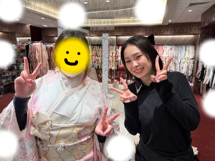 TAKAZEN東京表参道店Flagshipでピンク色の古典、プレミアム古典、関芳の振袖をご契約いただいたお客様の紹介