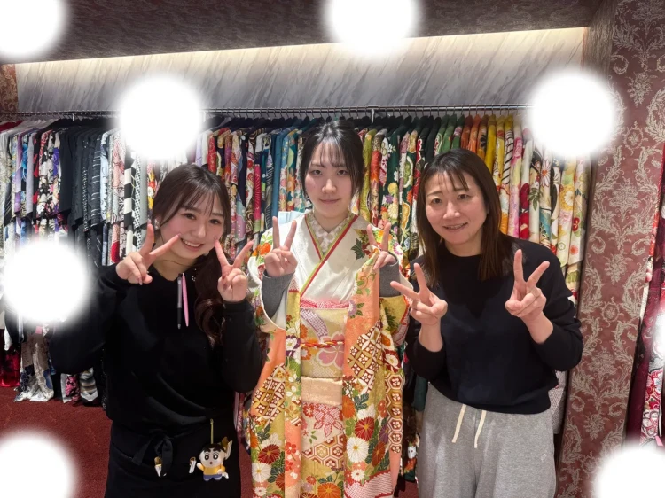 TAKAZEN東京表参道店Flagshipで吉澤織物のピンクの振袖でのフォトプランをご契約いただいたお客様の紹介