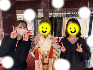 振袖選びに来たお嬢様　吉澤織物の振袖