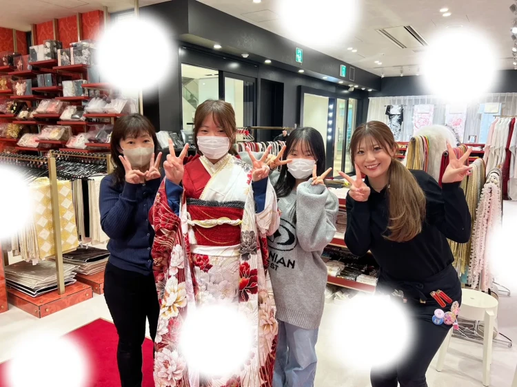 振袖レンタルをするなら大阪梅田　オシャレな可愛い赤の振袖は大阪梅田