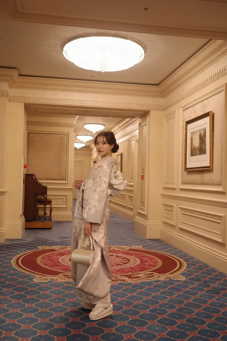 村瀬紗英がTAKAZENの振袖を着用して結婚式に参列したコーディネート