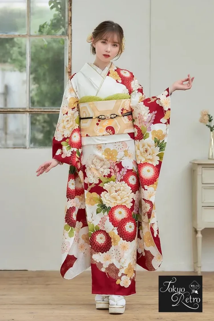 赤を基調とした華やかなレトロ振袖コーディネート