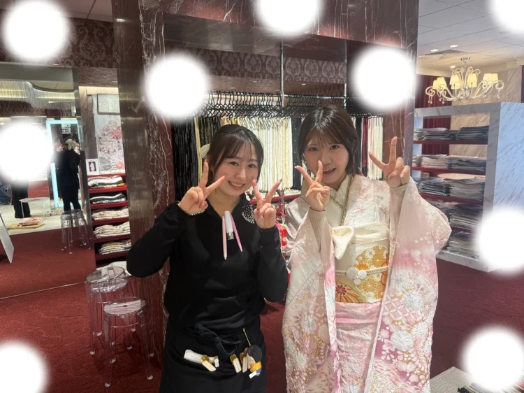 TAKAZEN東京表参道店Flagshipでピンク色のキラキラプレミアム古典の振袖をご契約いただいたお客様の紹介。
