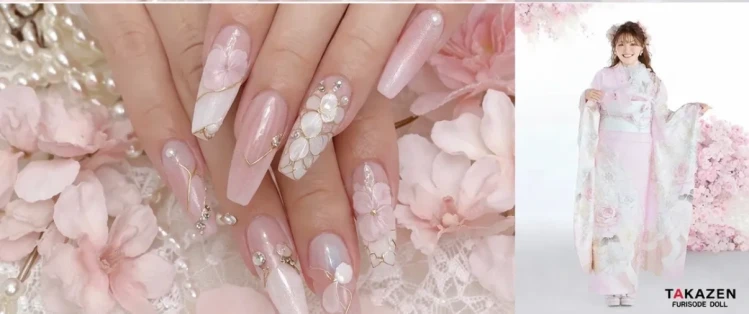 ピンクのチークネイルにレース柄や3Dフラワー、ストーンを組み合わせた華やかな姫系ネイルデザイン