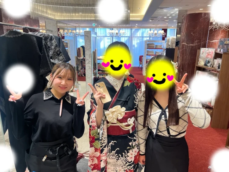 TAKAZEN東京表参道店Flagshipで赤正統派古典の綺麗めな黒の振袖を成人式レンタルでご契約いただいたお客様の紹介。