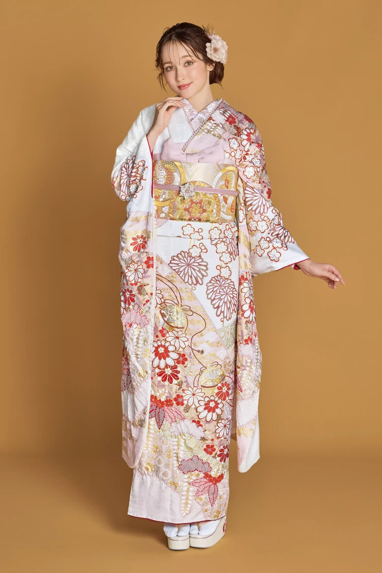 TAKAZEN姫路店のプレミアム古典振袖。伝統的な絞り染めが特徴の高級感溢れる滝泰のお振袖。