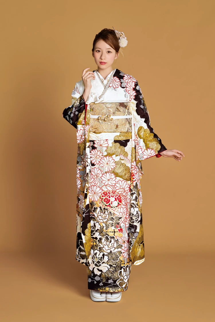 TAKAZEN姫路店のプレミアム古典振袖。伝統的な絞り染めが特徴の高級感溢れる滝泰のお振袖。