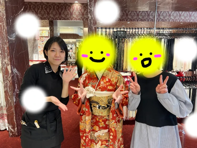 TAKAZEN東京表参道店Flagshipでママ振袖をTAKAZENの小物でコーディネート。持ち込みフォトプランでご契約いただいたお客様のご紹介。