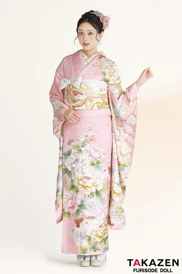 TAKAZEN東京表参道店Flagshipでレンタルできる古典柄のピンクなかわいいお振袖。結婚式にもピッタリです。