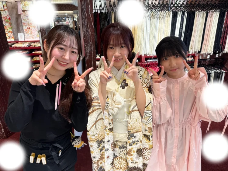 渋谷区、港区でお花柄の豪華な振袖をレンタルでご契約いただいたお客様のご紹介。TAKAZEN東京表参道店Flagship