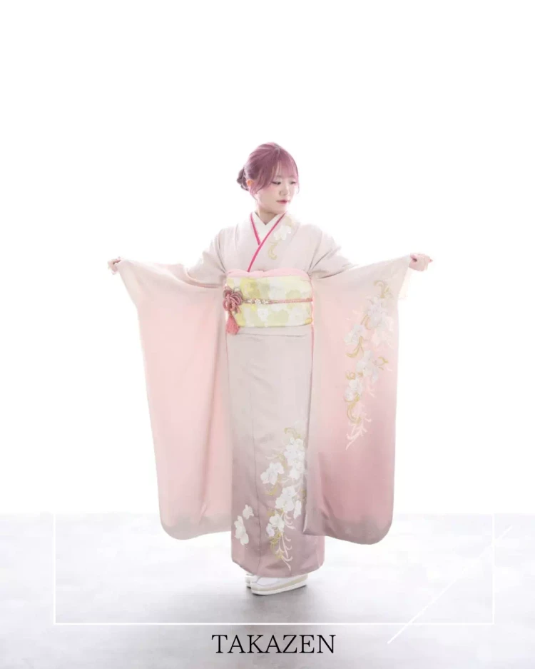 くすみ古典柄ピンク地振袖コーディネート